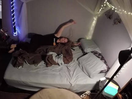 Tearful Girlfriend on Period swallows load after loving massage
