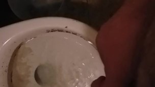 Amateur Male Pisses in Toilet
