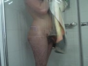 amatour showering for cam