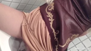 Khaleesi Is Introduced To The Bidet (Game of Thrones)