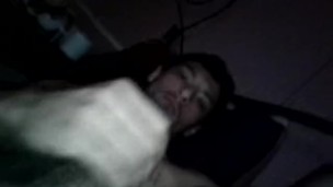 JH DE 21 ANS se branle dans sa chambre