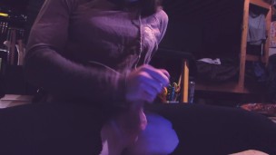 Sessão de afiação rápida leva a grande ejaculação