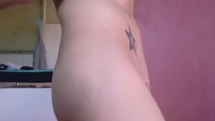 Handsome man: showing his hot body