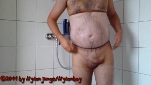 Encasement: In der Dusche