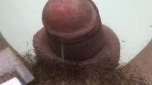 Piss fountain in bath tub