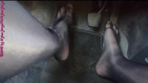 Warten an der Bahnscrhanke ** Nylonfeet **