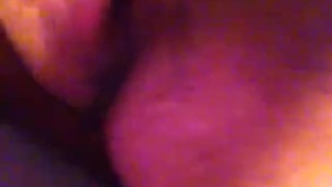 Übersteif und Beine gespreizt