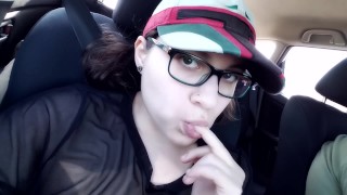 LilKiwwiMonster in CAR bating pink PUSSY, gets seat WET!