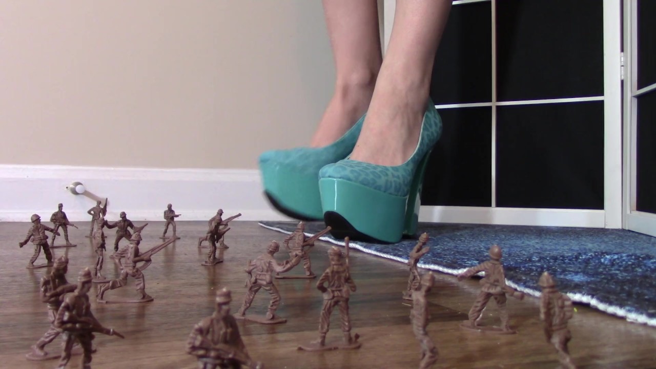 Crush fetish: Giantess Goddess Lucy crushes army men with heels | lucywants - RedTube