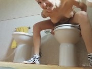 pee&farts all naked! follow me on wc