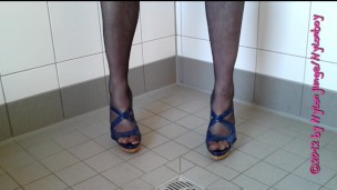 Nylonfüsse in Heels anpissen