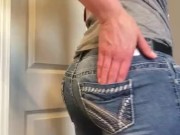Firm MILF ass in tight jeans ;)