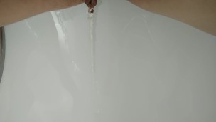 Pee in bathtub
