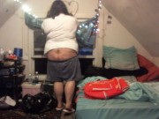 fat white girl buttcrack cleaning and making bed 6/16