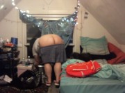 fat white girl buttcrack cleaning and making bed 9/16