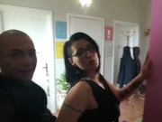 ladymuffin si fa' scopare mentre aspetta il suo turno dall'estetista! 10/16