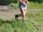 milf faì la pipi' in un parco 15/16