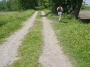 milf faì la pipi' in un parco 3/16