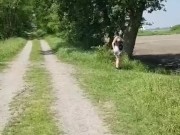 milf faì la pipi' in un parco 4/16