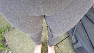 Outdoor pissing in leggings