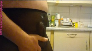 Geiles Wichsen in fremder Feinstrumpfhose ** FAN Video **