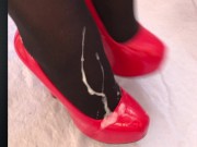 Éjaculer sur ses Talons Bordello Rouges