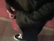 Bragas Vibrantes, Torturando a su novia en público mientras juegan billares 9/16