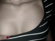 Scopata veloce sul sedile dell'auto con sborrata senza togliere i vestiti 13/16