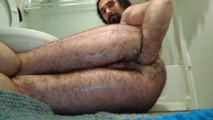 Man fists himself, impales ass on fist sensually, gapes