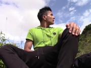 No le importa y EYACULA en la CALLE - Alex CUM