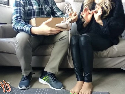 HandJoy * Goddess Hira gives an amazing Footjob to a shoe salesman