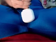 LATINA GIRL GETTING YOGA PANTS SOAKED WET PUSSY SAFADA GOZANDO NA LEG 11/16