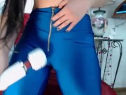 LATINA GIRL GETTING YOGA PANTS SOAKED WET PUSSY SAFADA GOZANDO NA LEG 9/16