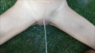 new wet piss games public outdoor peeing each other on girl pussy pissing