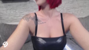 Hautenger Latex Anzug