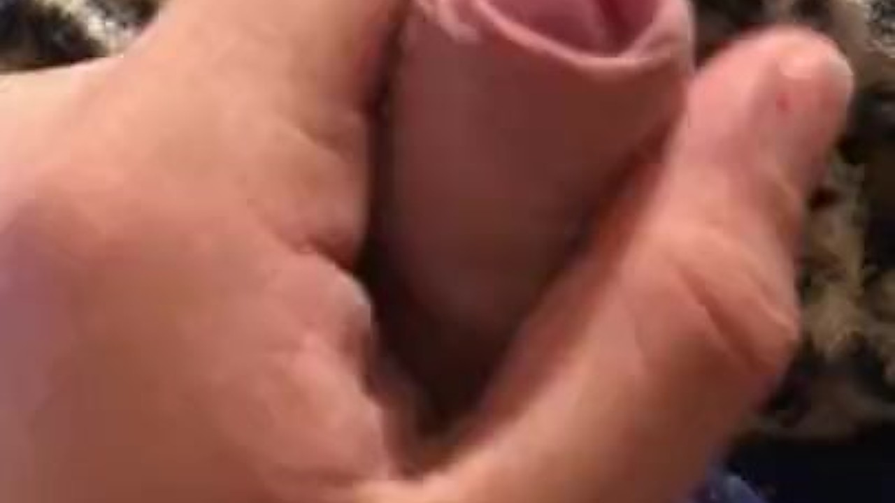 小さなノーカットコックはハード/小さなノーカットディックを取得します - 無料セックスビデオ - RedTube