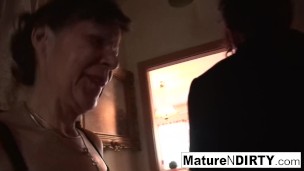 Brunette grandma fucks 2 others before blowing the cameraman