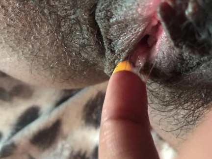 Blowing bubbles out my juicy pussy & Peeing in your mouth.