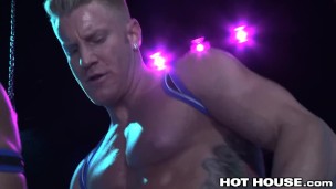 Muscle Hunk Gets Sloppy Blowjob & Gives Back Some Rough Sex
