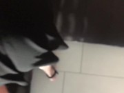 Elle se fait défoncer pendant 10 minutes avant de se faire remplir de sperm 2/16