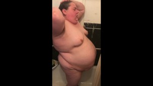 Amateur Fatty Showers