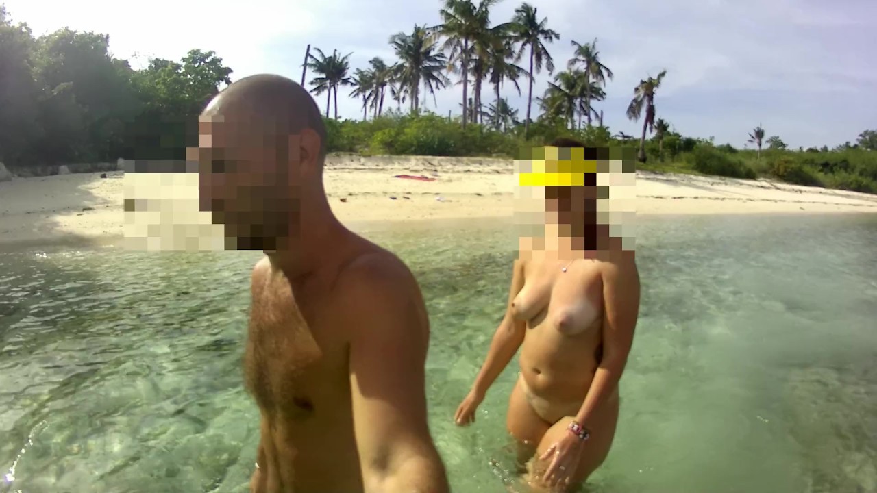 THE WALKING NUDE - Amateur Russian couple! - Free Sex Video - RedTube