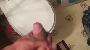 Hung light skinned jock stroking