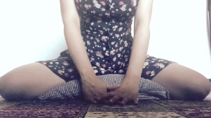 A quick pillowhumping orgasm with dress on