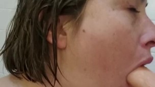 Bbw gives sloppy blowjob in shower