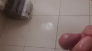 Dutch guy mastrubating in the shower with cumshot
