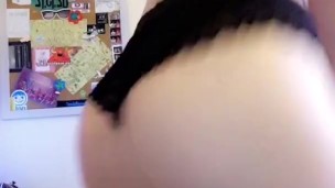 TWERKING COLLEGE SLUT