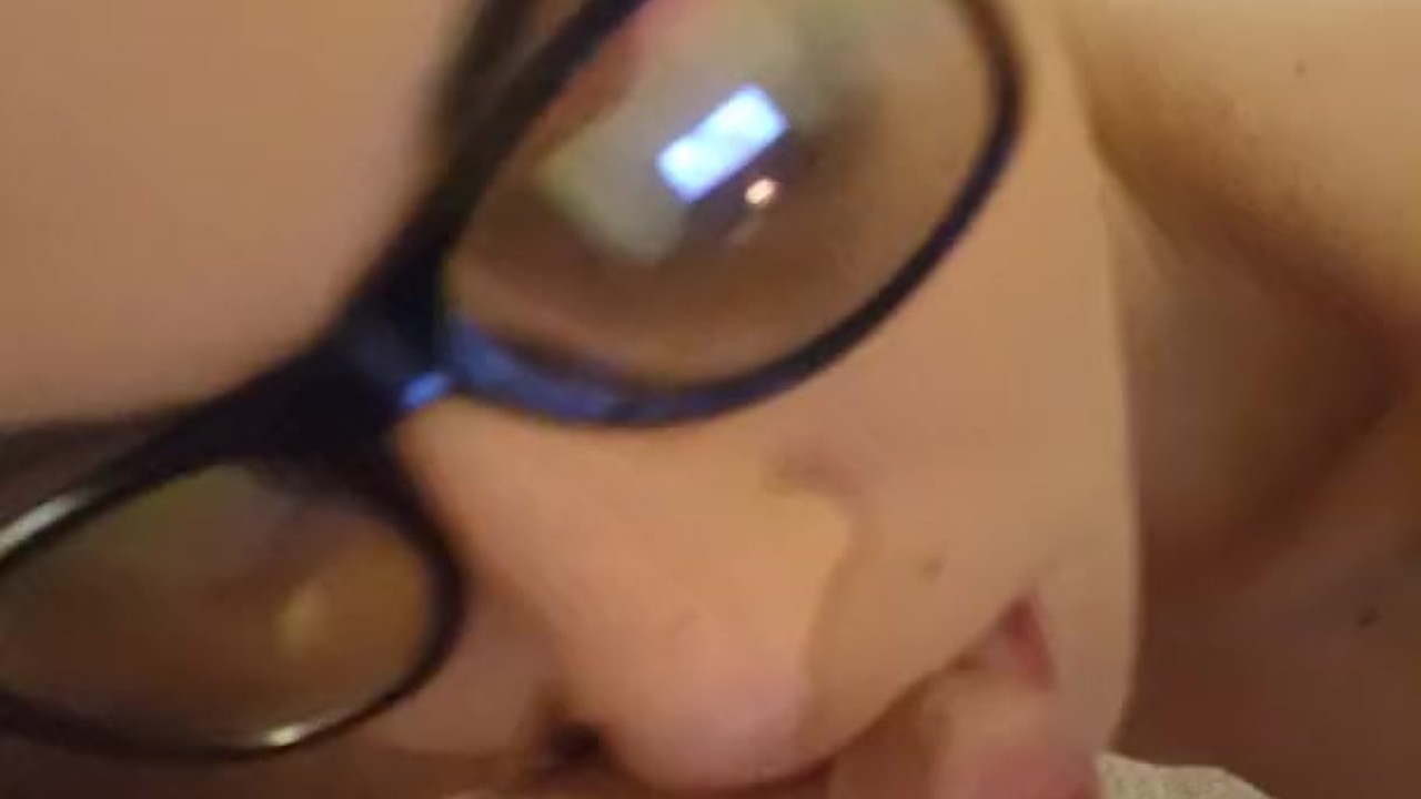deepthroat slut teen stepsister cute glasses best face throat fuck ever - Video di sesso gratis - RedTube