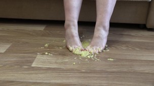 MILF crushes a banana bare feet