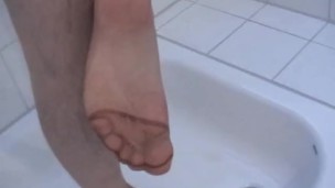 Die Geile Feinstrumpfhose einpissen